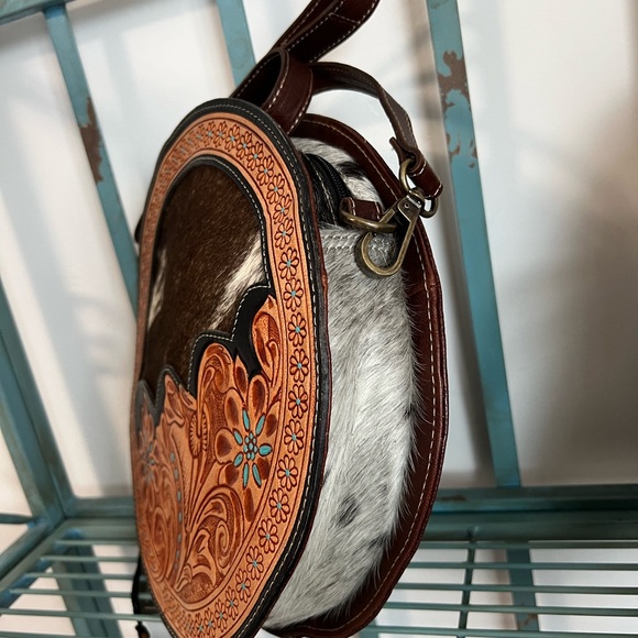 New Gift! Cowhide Round Hand Tooled Leather Myra Bag New crossbody wallet purse - Picture 7 of 10